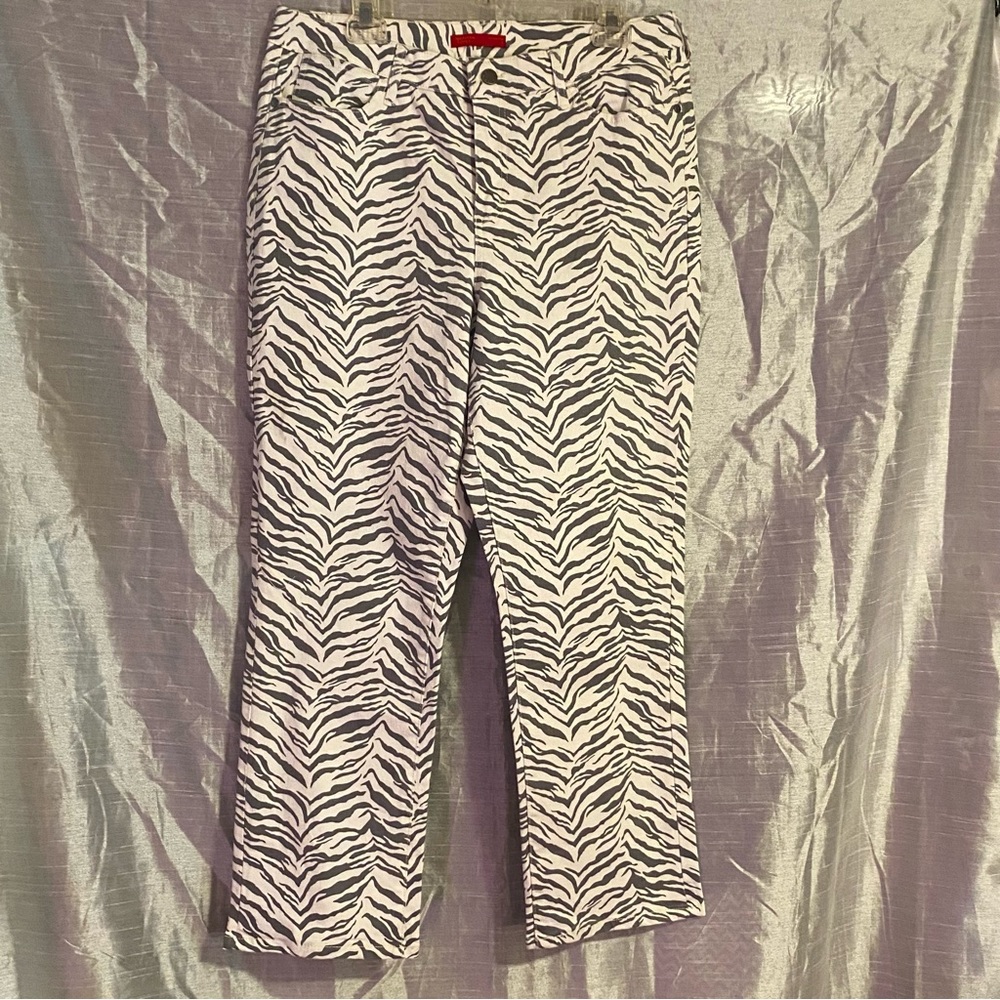 Jennifer Lopez SZ 16 Midrise capris Flawless Sculpt, GUC, stretch, zebra print